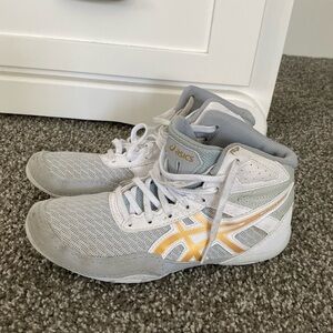 ASICS wrestling shoes kids size 3
